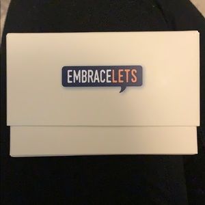 Embracelets